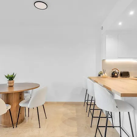 Terrazas Del Sol By Finest * 埃斯特波纳